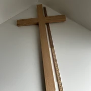 Grabkreuz in Eiche geschliffen