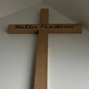 Grabkreuz in Eiche geschliffen