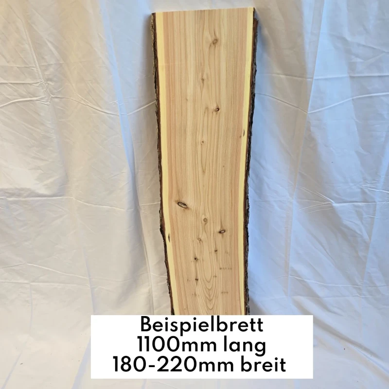 Bretter mit Baumkante und Rinde in Lärchenholz