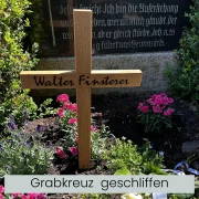 Grabkreuz in Eiche geschliffen
