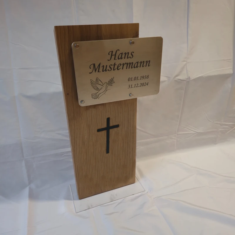 Grabstein aus Holz gerade