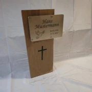 Grabstein aus Holz gerade
