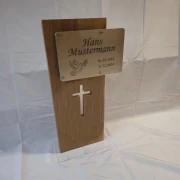 Grabstein aus Holz gerade
