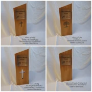 Grabstein aus Holz schräg