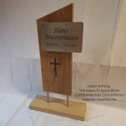 Grabstein aus Holz schräg