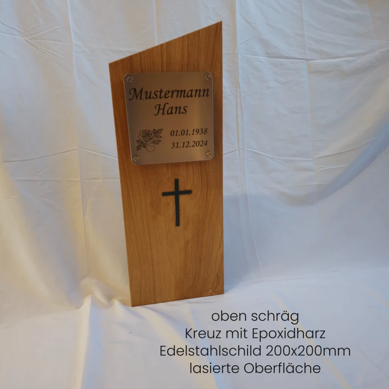 Grabstein aus Holz schräg