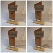Grabstein aus Holz schräg