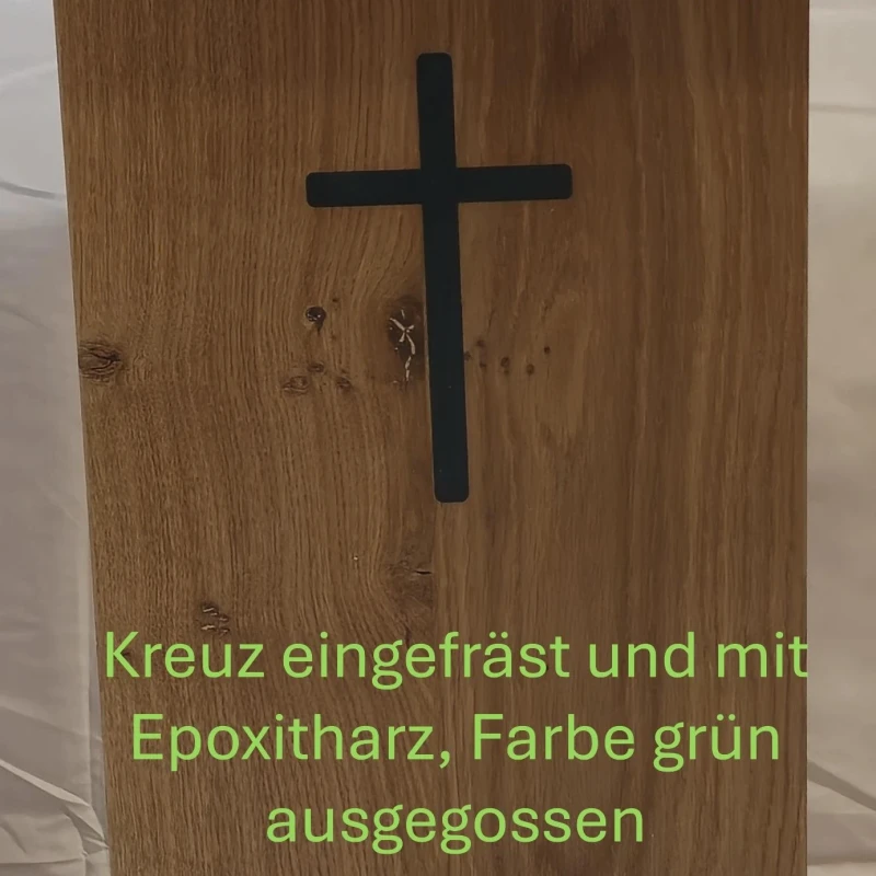 Grabstein aus Holz schräg