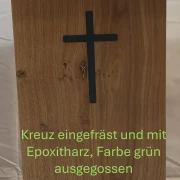 Grabstein aus Holz schräg