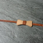Holzfliege aus Massivholz und Echtleder Individuallisierung